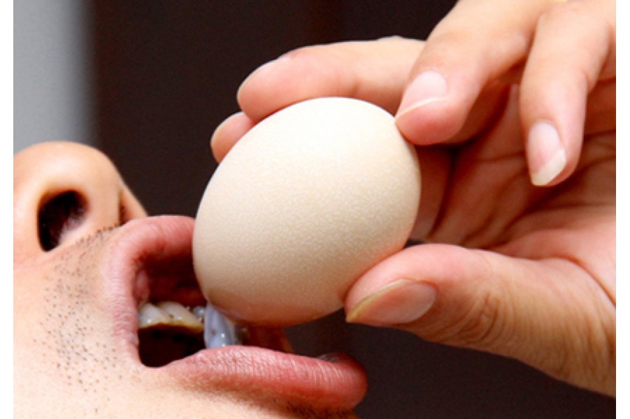 Hiểm họa từ trào lưu ăn trứng ung để tăng cường bản lĩnh phòng the