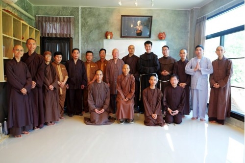 Đo đường và áp huyết biết bệnh nhân không chịu dùng thuốc Bổ Hư Thang